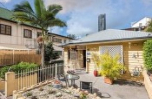 Spring Hill Hotel | Kookaburra Inn