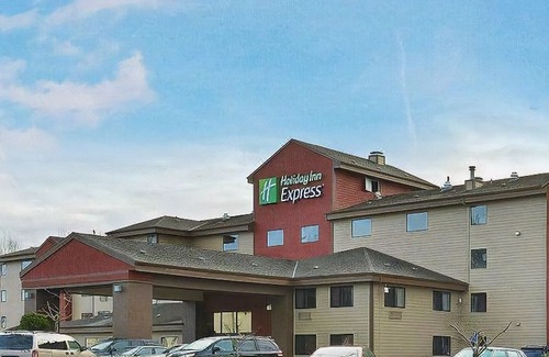 Gladstone Hotel | Holiday Inn Express Portland SE - Clackamas Area, an Ihg Hotel