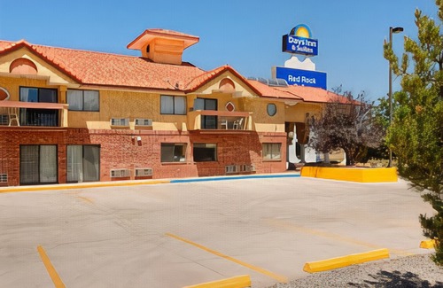 Gallup Hotel | Days Inn & Suites by Wyndham Red Rock-Gallup