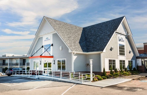Middletown Hotel | Howard Johnson by Wyndham Middletown Newport Area