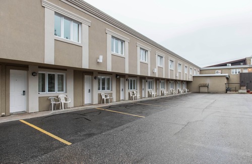 Mont-Laurier Hotel | Quality Inn Mont-Laurier