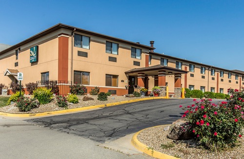 Cedar Rapids Hotel | Quality Inn at Collins Road - Cedar Rapids