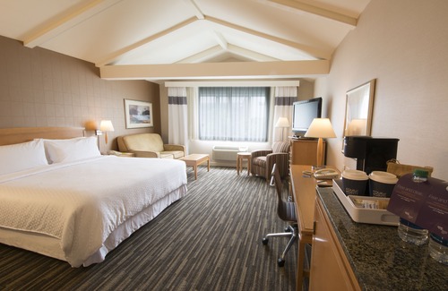 Plainview Hotel | Four Points by Sheraton Melville Long Island
