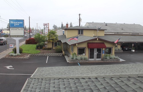 City Center Medford Hotel | Rodeway Inn Medford