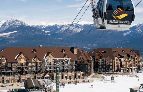 Golden Hotel | Glacier Mountaineer Lodge