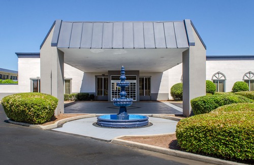 Laurel Hotel | Quality Inn & Suites