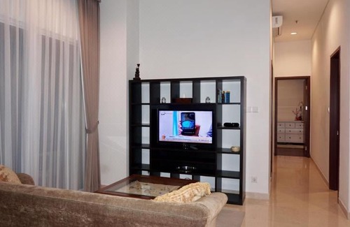 Chinatown Hotel | Lucky Tower Residence 2BR Top Floor CONDO