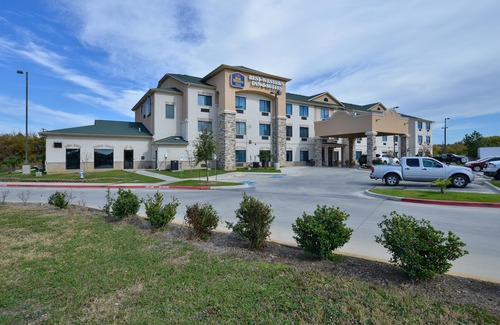 Burleson Hotel | Best Western Plus Burleson Inn & Suites
