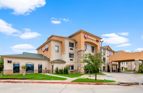 Burleson Hotel | Best Western Plus Burleson Inn & Suites