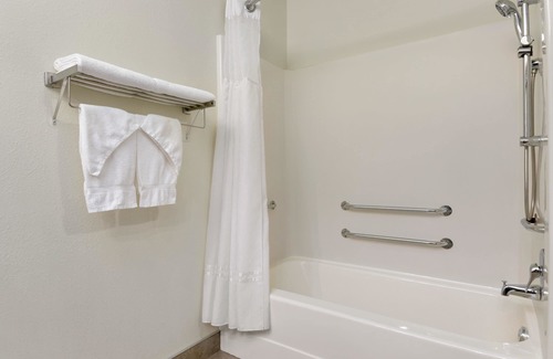 Saint-Nicolas Hotel | Days Inn by Wyndham Levis