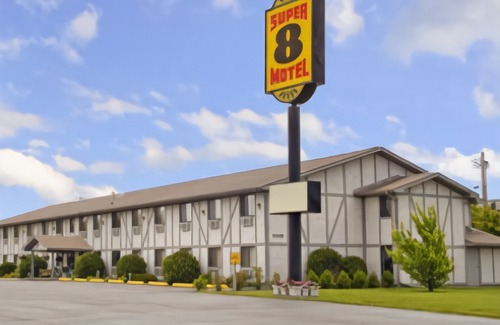 International Falls Hotel | Americas Best Value Inn & Suites International Falls