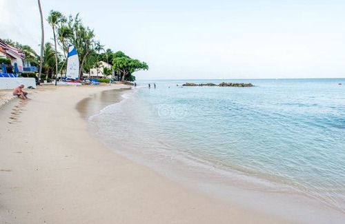 Derricks Hotel | Crystal Cove by Elegant Hotels All Inclusive Resort
