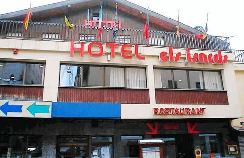 Pas de la Casa Hotel | Hotel Refugi dels Isards - INCL. LIFT PASS Four-bed room, shower/wc, HB