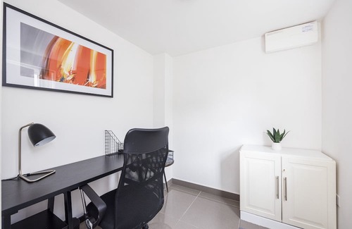 Acresford House | Stunning Coventry House for the Larger Group with Parking and Hot Tub