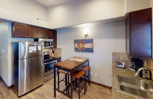 Estes Park Condo | Riverside condo. 5-min walk to downtown Estes!