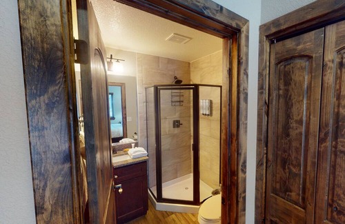 Estes Park Condo | Riverside condo. 5-min walk to downtown Estes!