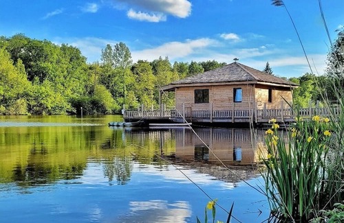 Noyen-sur-Sarthe Cabin | L'observatoire, Cabane Flottante Pour 4 Personnes