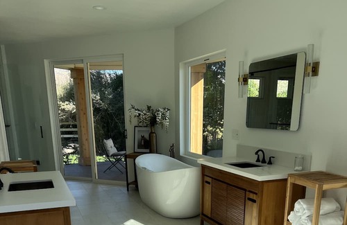 Reno House | Luxury short term corporate, travel nurse, executive home 30 day minimum.