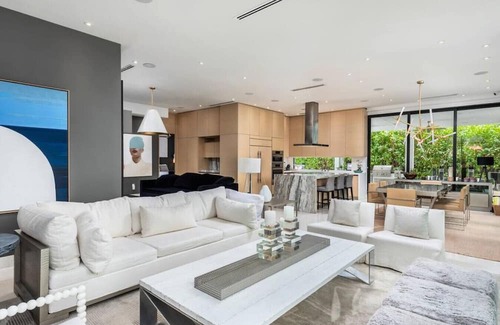 Buena Vista Villa | Lux Villa for 10 Miami Design District with Pool!