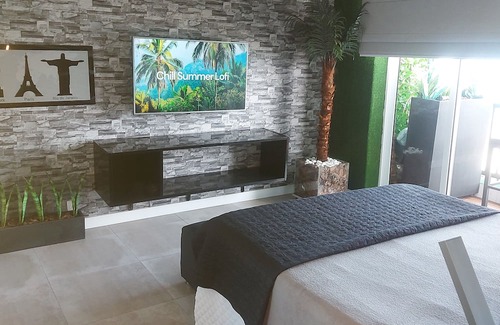 Pompeia Apartment | Oceanview Santos apartment for up to 7 people