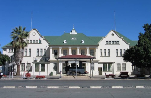 Windhoek House | Explore Windhoek! 2 Relaxing Units w/ Kitchenette, Pool, Near Alte Feste Museum!