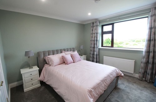 Inverin House | Mountain View House Inveran, Great location