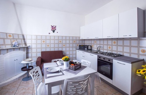 Campora San Giovanni Apartment | Enjoy a relaxing vacation in this bright and friendly apartment Campora San Giovanni.