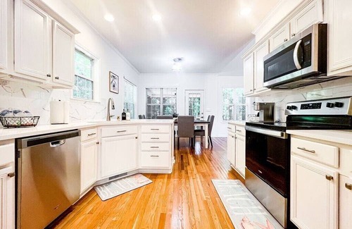 Ogden House | Tranquil Haven: Spacious Retreat for 16+ w/Games