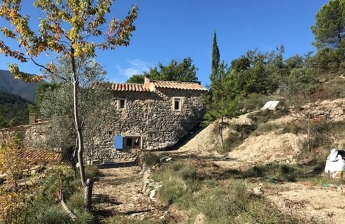Reilhanette House | Holiday Home 'Les Eyssaux En Baronnies' with Mountain View, Private Terrace and Wi-Fi