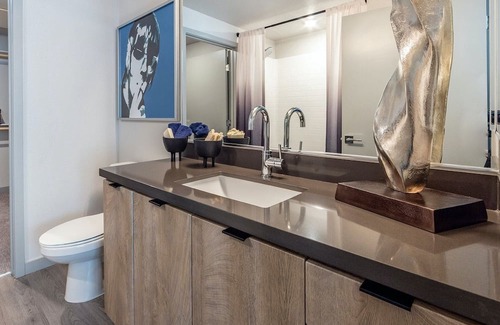 Rhodes Ranch Apartment | Luxury 2 Bedroom & 2 Bathroom in Summerlin