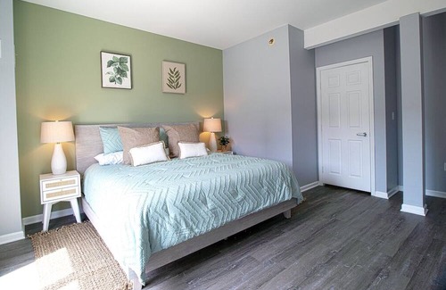 Downtown Cleveland Apartment | PWR| Downtown! LOCATION! Close to Starbucks! 19224