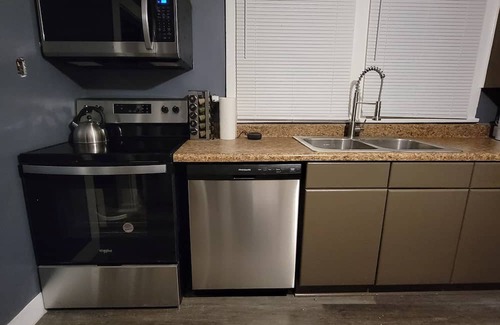 Kannapolis House | Cozy Vacation like no other minutes from Downtown Concord & Kannapolis & Highway