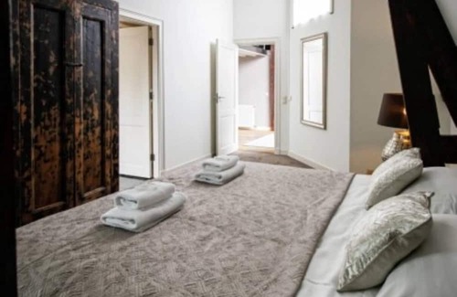 Museum Quarter Apartment | 200m2 OF SPLENDOUR &JOY-3BR LEIDSEPLEIN PENTHOUSE