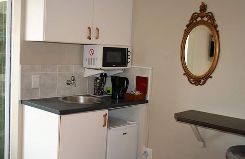 Swakopmund Cabin | Springbok Single Room - Amarachi Bed & Breakfast, near beach in Swakopmund