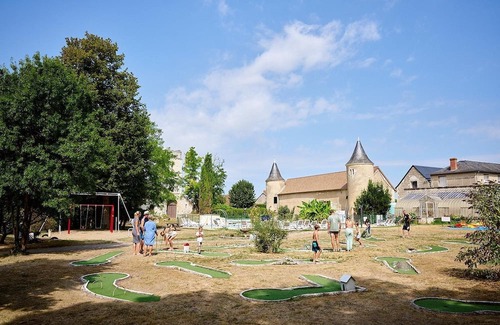 Ingrandes Ski Chalet | Luxe Sanitary XL 6 Pers. Villatent at 4-star campsite Le Petit Trianon