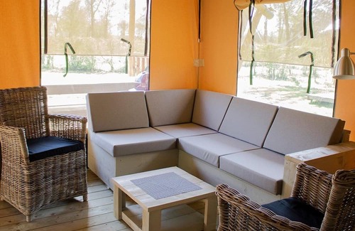 Saint-Julien-des-Landes Ski Chalet | Luxe Sanitary Xl 6 Pers. Villatent at flowery 4-star camping La Bretonnière