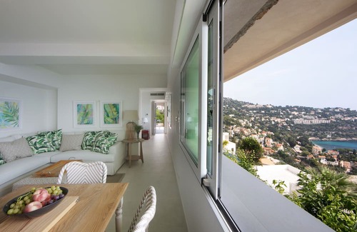French Riviera House | Monaco Bay View villa with pool, sea views, secure parking for 3 cars, elevator.