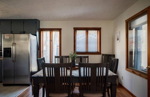 Martinsville Apartment | Lakefront Hot tub Amazing Views 35 min to Indy