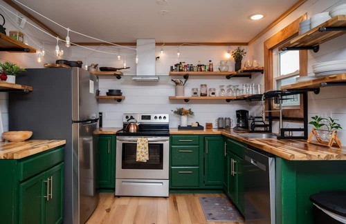 Martinsville Apartment | Cozy Cabin on Lake Front With Hot tub Firepit