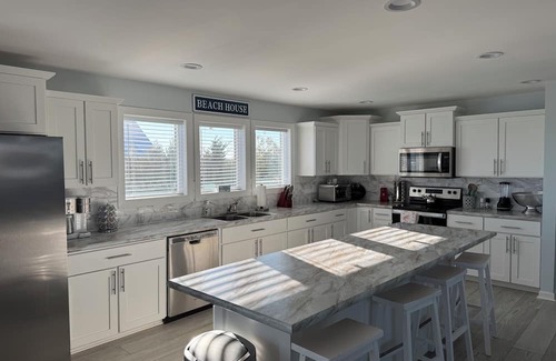 Hobucken House | Charming Beachfront Coastal Retreat with Panoramic Sound Viewsn
