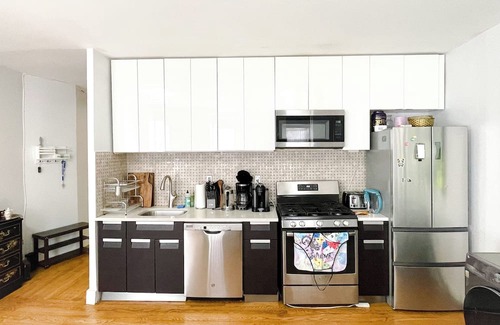 Clinton Hill Apartment | Spacious Bright 1BR in terrific Clinton Hill, Brooklyn with WiFi, Washer/Dryer
