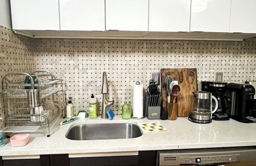Clinton Hill Apartment | Spacious Bright 1BR in terrific Clinton Hill, Brooklyn with WiFi, Washer/Dryer