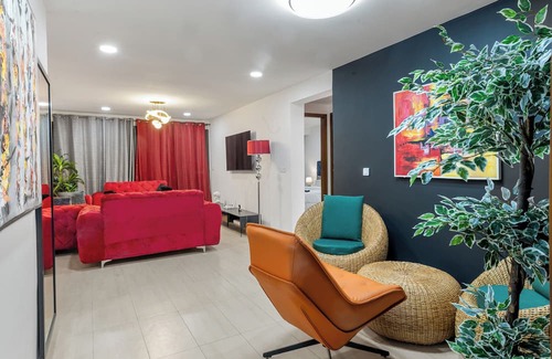 Cocody Apartment | Stylish & Modern 2 BR apartment near Angré Nouveau Chu. Perfect for groups of 4!