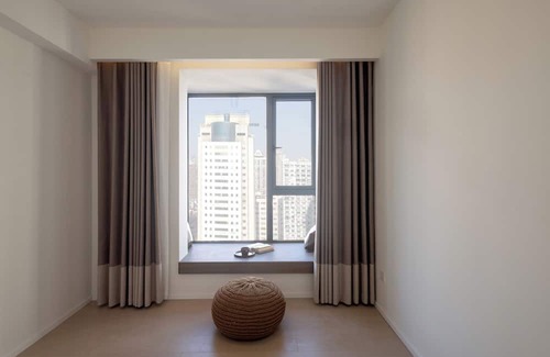 Huangpu Apartment | Stylish 3-Bedroom Apt Near Shanghai’s Iconic Attractions