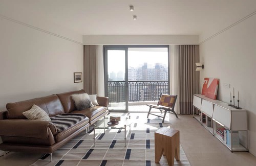 Huangpu Apartment | Stylish 3-Bedroom Apt Near Shanghai’s Iconic Attractions