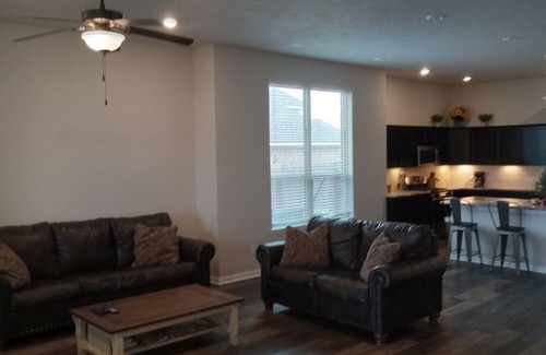 Navasota House | House at Pecan Lakes Golf course. Charming 3-bedroom 2 bath in Navasota .