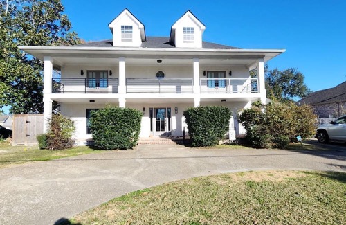 Metairie House | SPACIOUS 4-bedroom house in charming Metairie with AC, WiFi, Pool, Patio