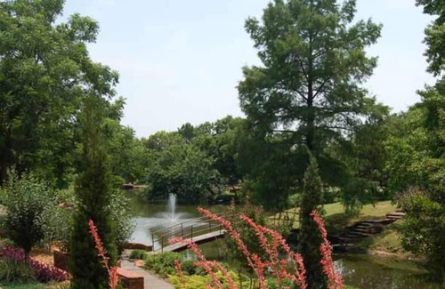 Central Oklahoma City Apartment | Updated Studio with Laundry + Full Kitchen 36B I Discount on Long Stays