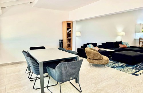 Kralendijk Condo | Stunning Oceanfront 2-Bed, High End Remodel, Luxury Furnishings, Sand Dollar A6
