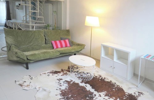 Barriera di Milano Apartment | Very bright open space apartment with entire glass wall